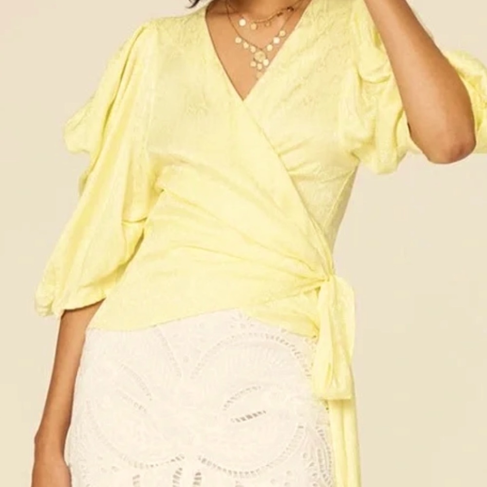 Krisa women’s Puff sleeve, wrap top Yellow Wrap Top size Large. Made in USA